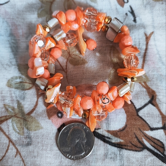 Shell Faceted Glass Beaded Memory Wire Bracelet Coral Color Silver Tone Artisan - Picture 8 of 10
